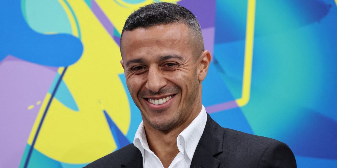 Man Utd now racing Chelsea to sign Thiago-esque gem with "infinite" talent