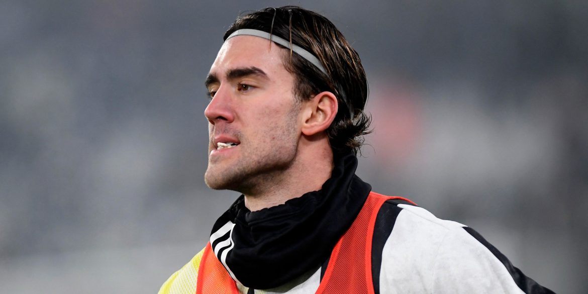 Arsenal also weighing up January move for £25m Dusan Vlahovic alternative